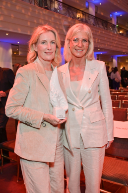 Dr. Maria Furtwängler, Staatsministerin Ulrike Scharf