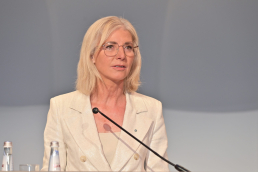 Grußwort von Staatsministerin Ulrike Scharf